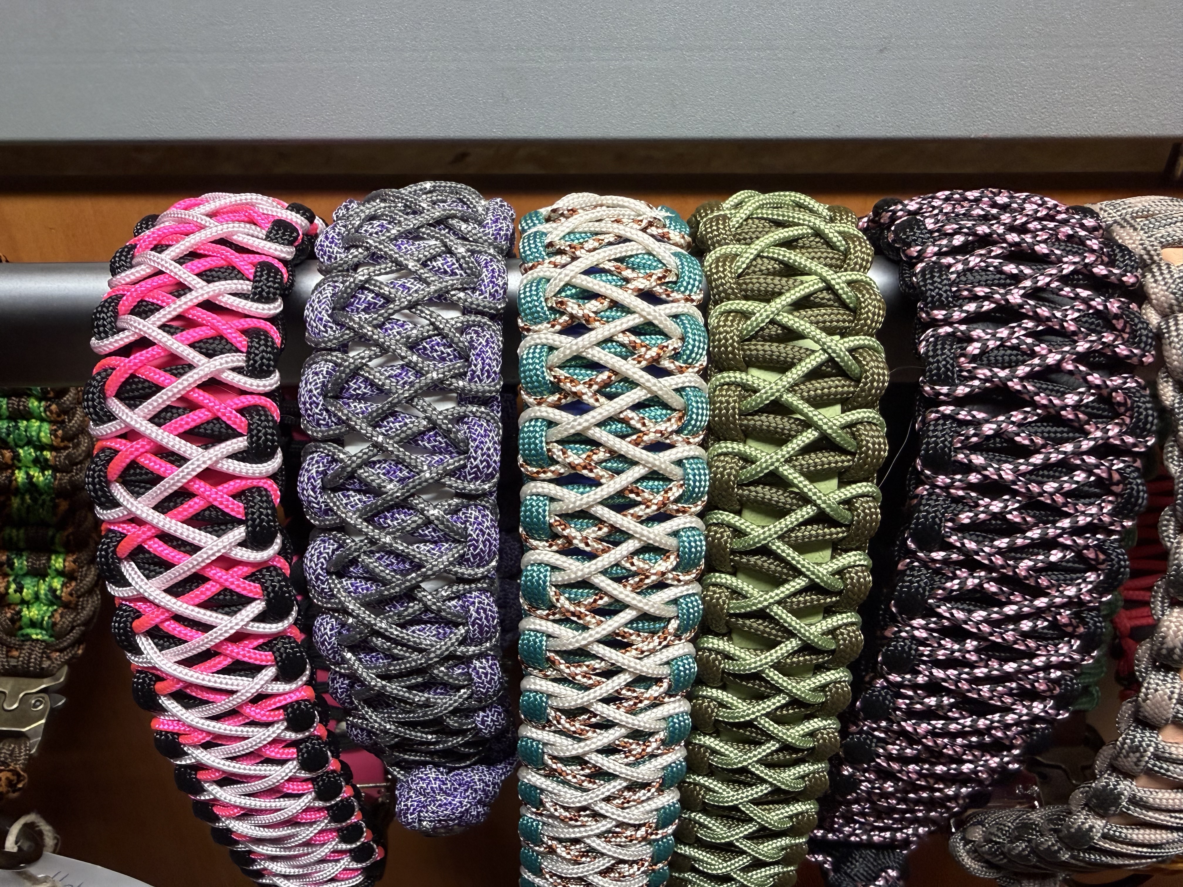 Paracord-Biothane Halsband – handgeflochten in deiner Wunschfarbe